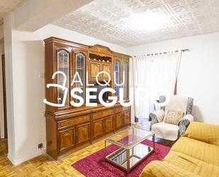 Living room of Flat to rent in  Madrid Capital  with Air Conditioner, Heating and Furnished