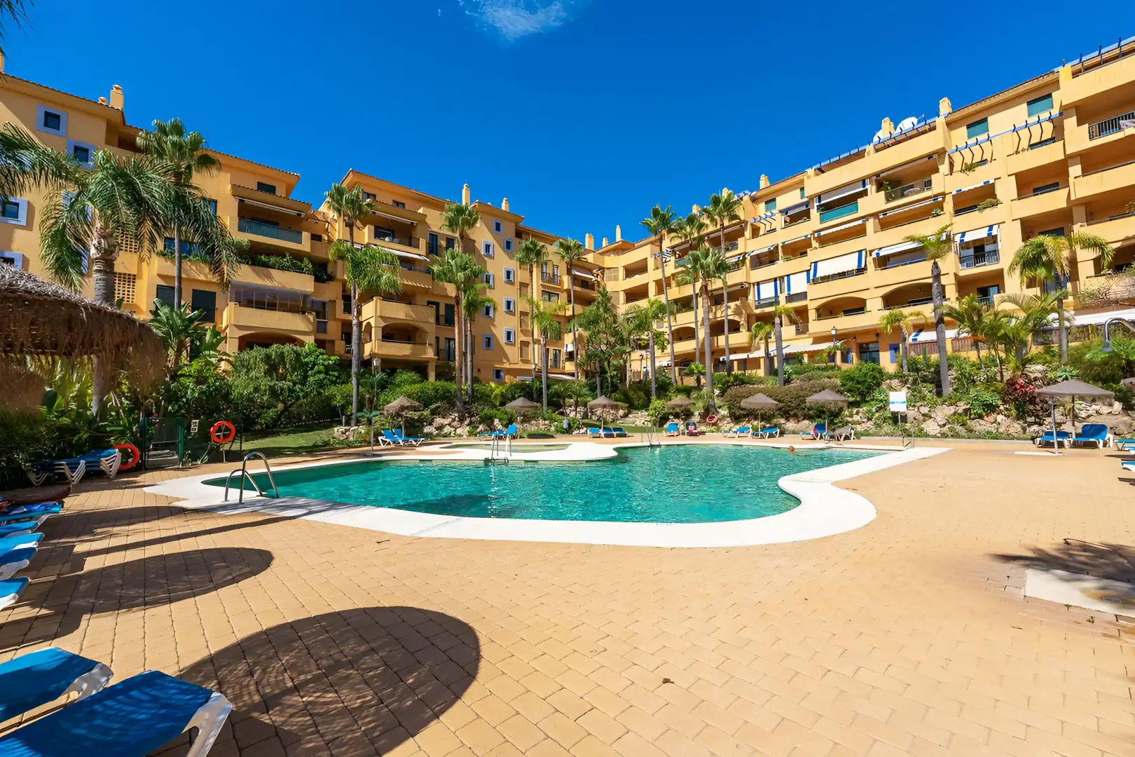 Apartment mit Pool zum Verkauf in San Pedro de Alcántara