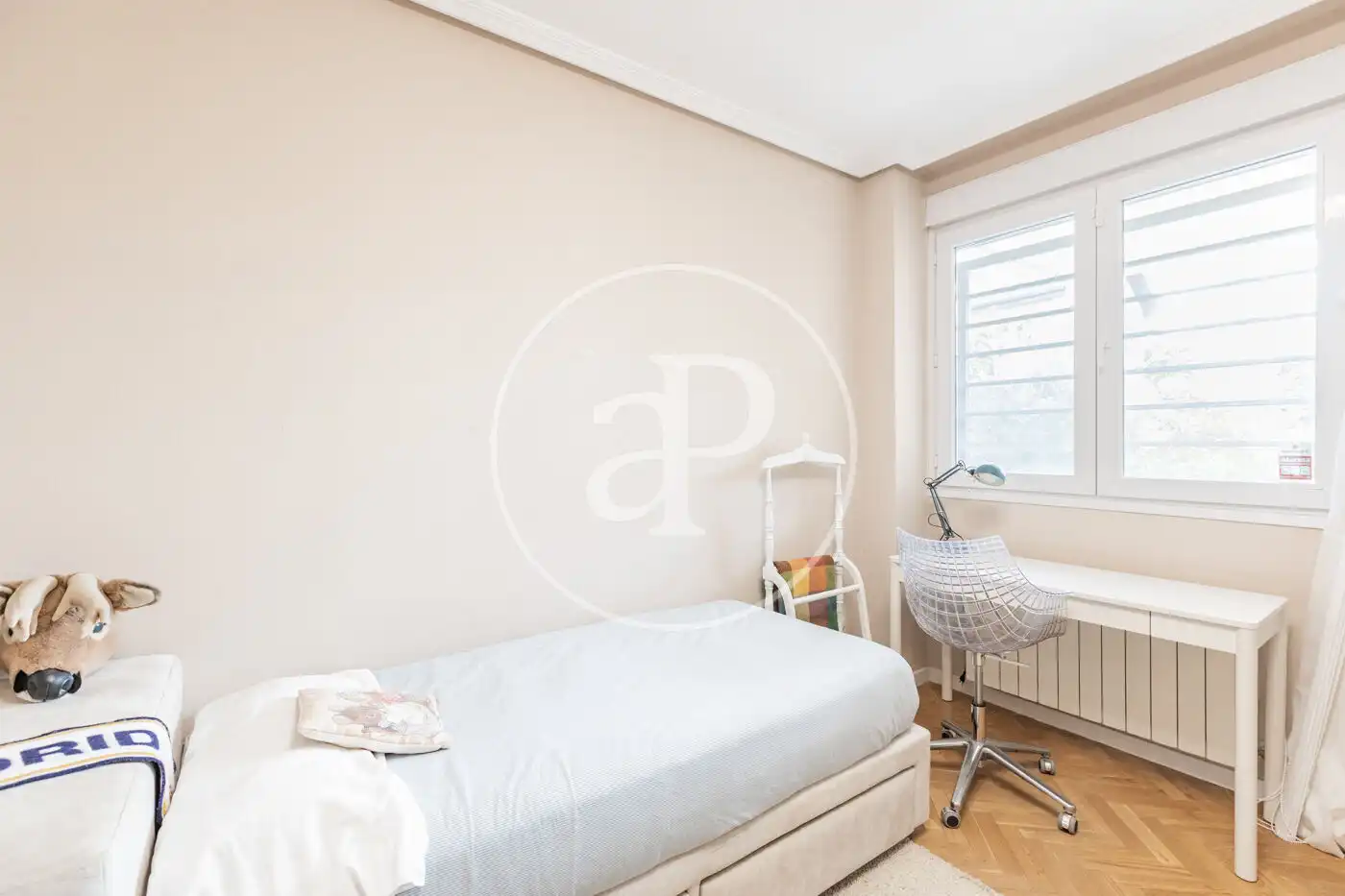 Habitación de Casa adosada en venta en Madrid con Aire acondicionado, Calefacción y Jardín privado