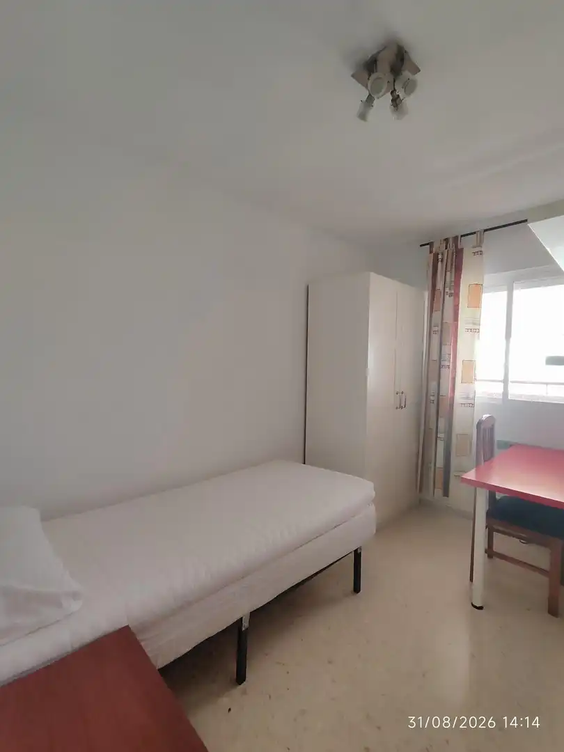 Habitación de Piso de alquiler en Málaga con Aire acondicionado, Terraza y Amueblado