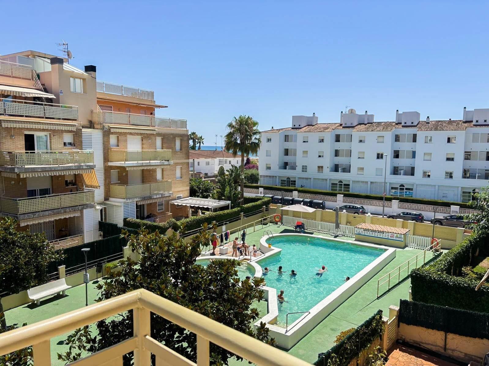 Piscina de Casa adosada en venda en Castellet i la Gornal amb Aire condicionat, Terrassa i Balcó