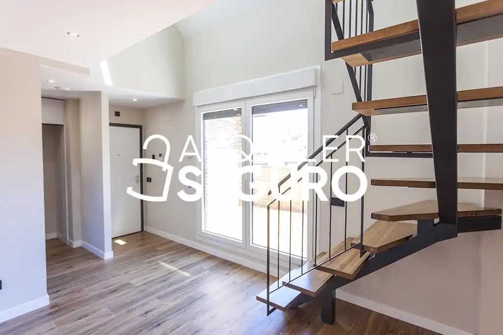 Habitación de Ático de alquiler en Madrid con Aire acondicionado, Calefacción y Trastero