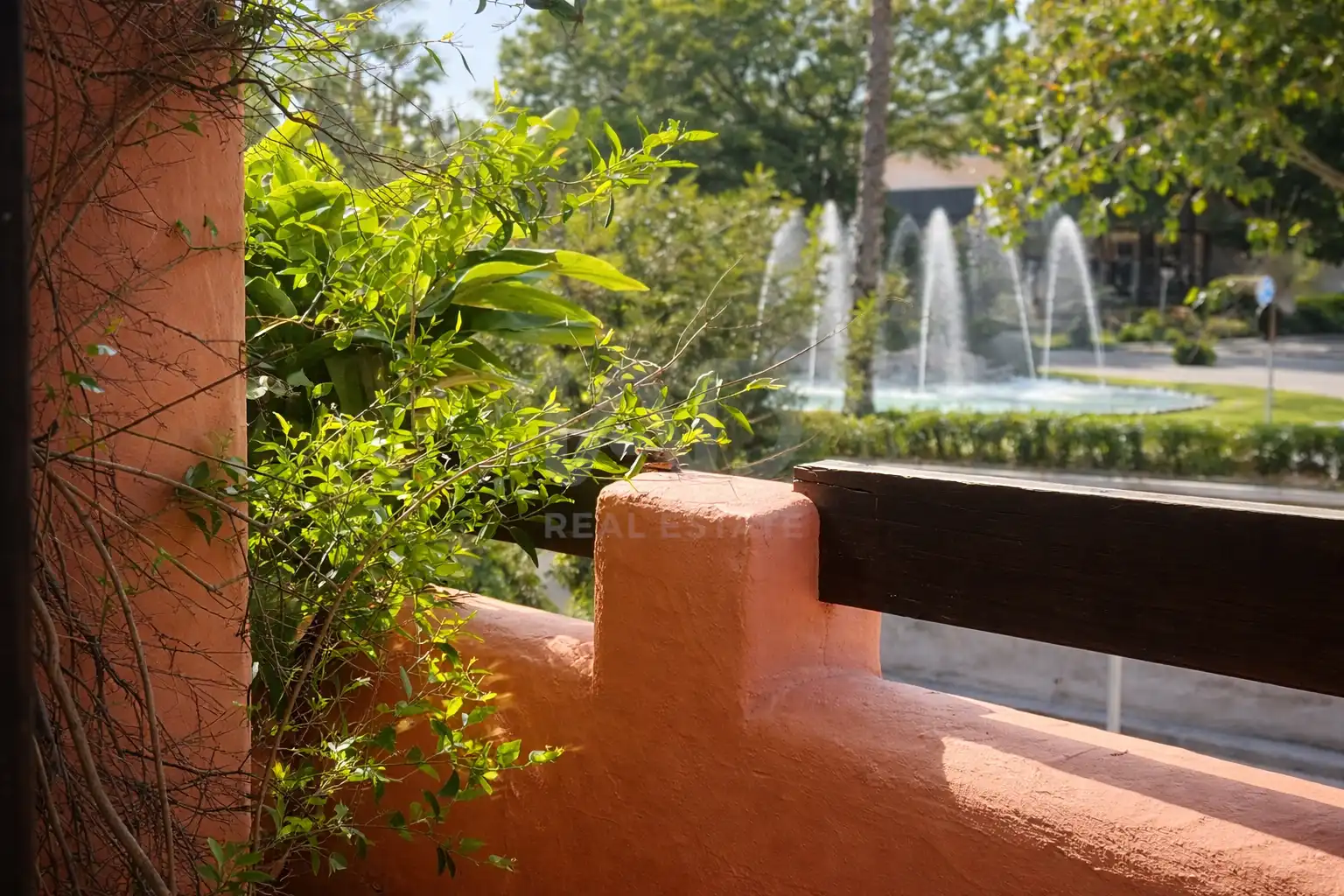 Vista exterior de Pis en venda en Estepona amb Aire condicionat, Terrassa i Piscina