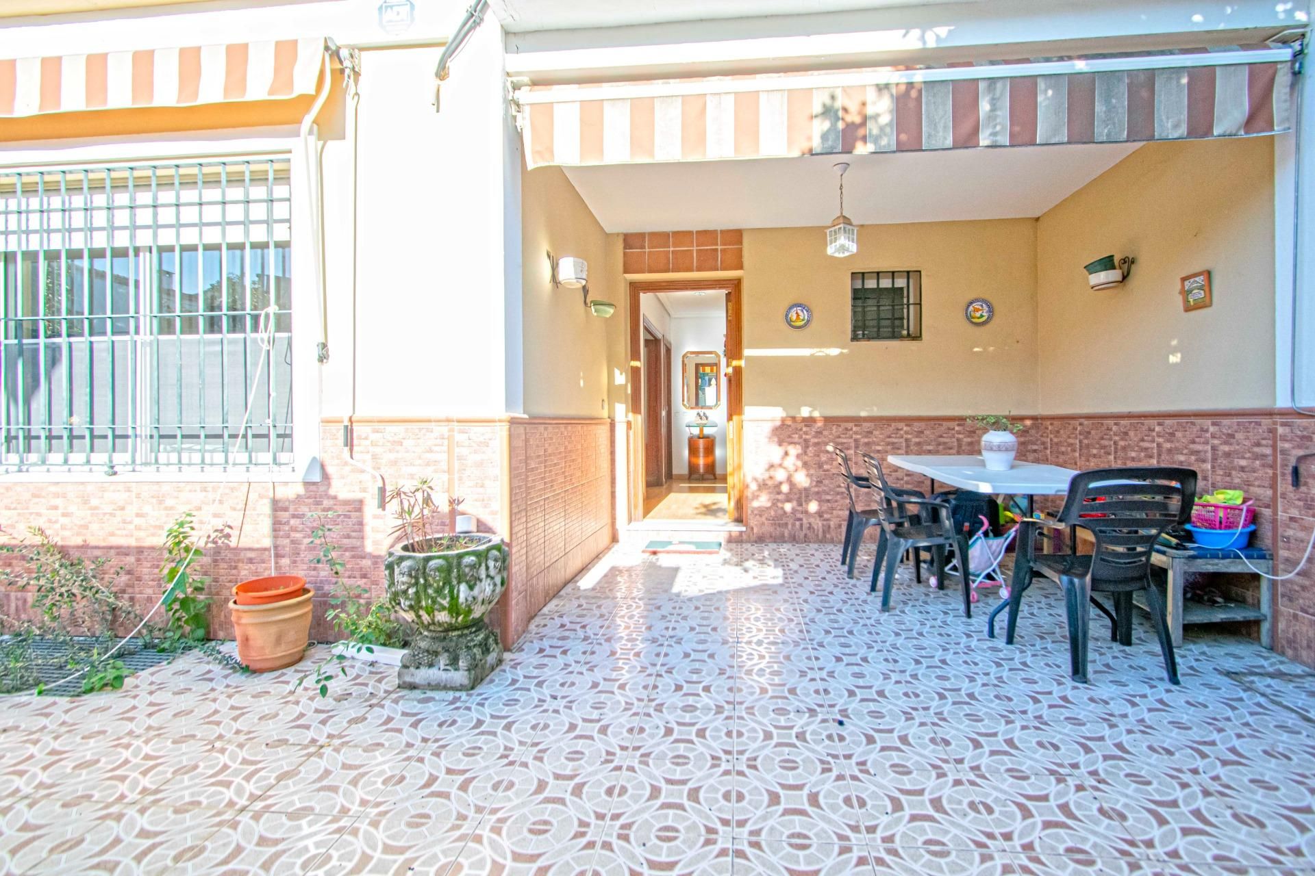 Single-family semi-detached for sale in  Sevilla Capital  with Air Conditioner, Heating and Terrace