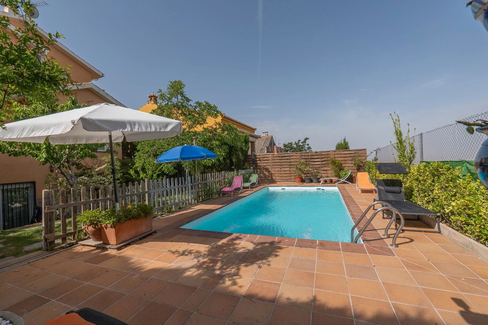 Piscina de Casa o xalet en venda en La Zubia amb Calefacció, Terrassa i Traster