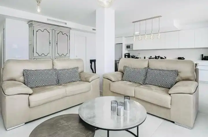 Sala d'estar de Apartament en venda en Estepona amb Aire condicionat, Calefacció i Terrassa