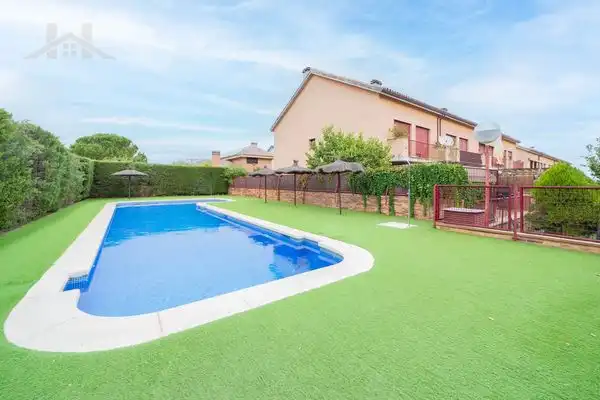Villa à vendre à Calle Herminio Menéndez