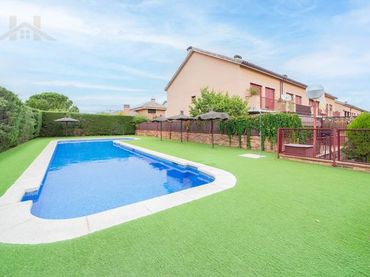 Villa zum Verkauf in Calle Herminio Menéndez