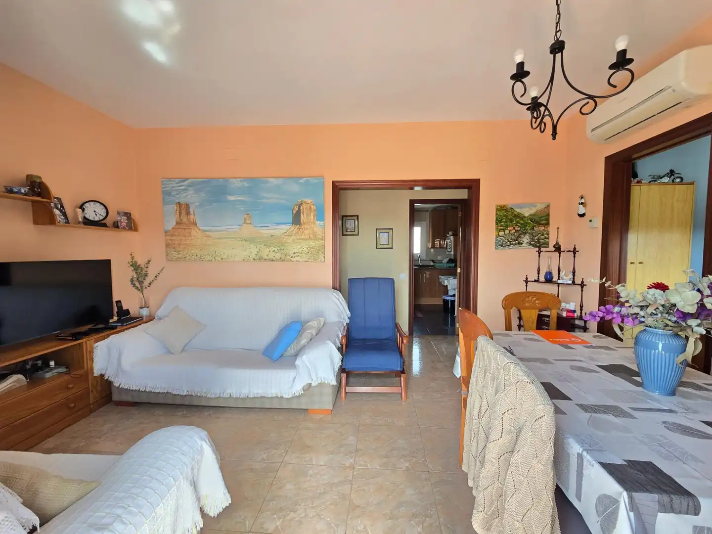 Sala d'estar de Casa o xalet en venda en Cunit amb Aire condicionat, Calefacció i Jardí privat