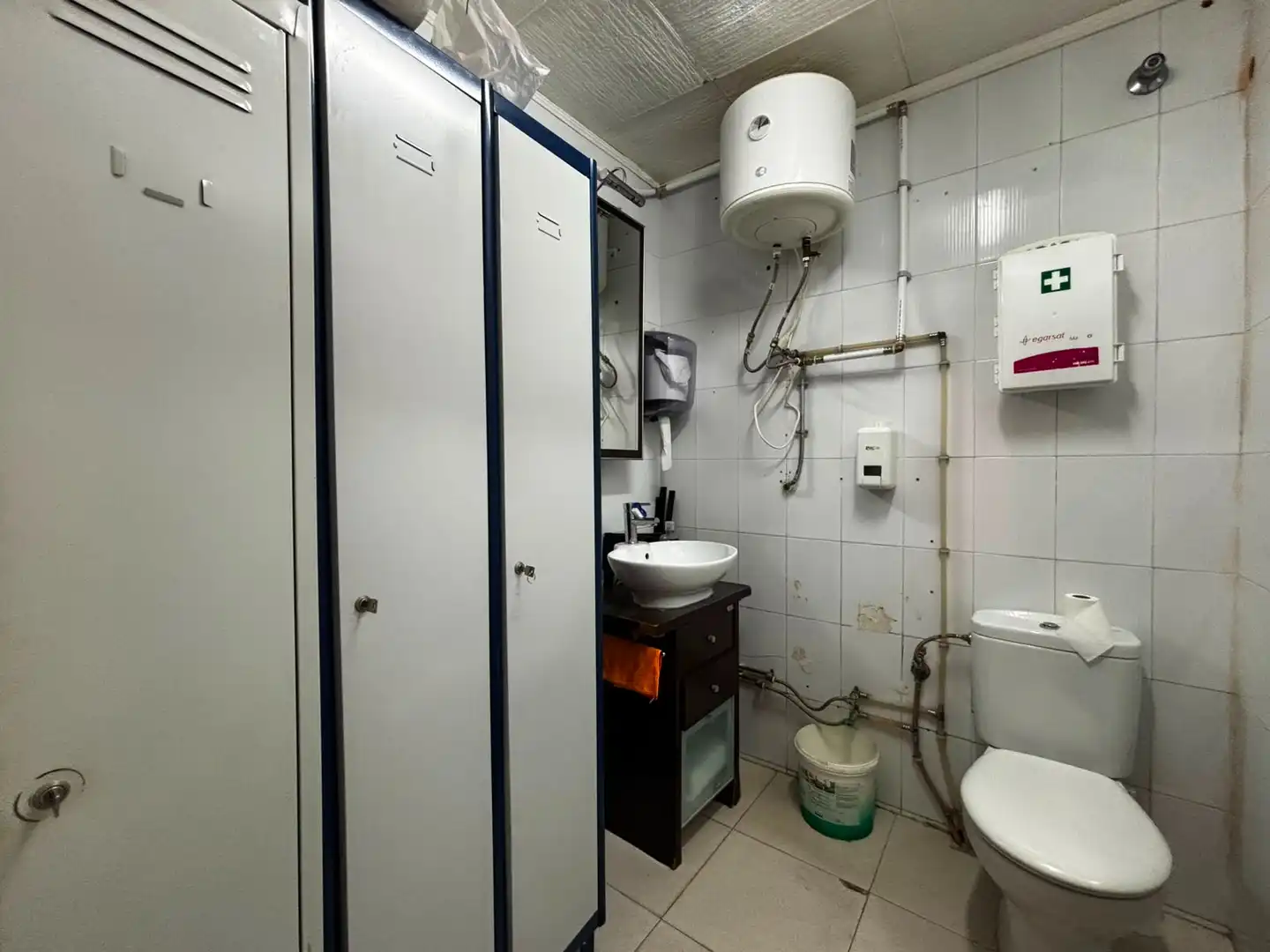 Baño de Local en traspaso en Les Corts