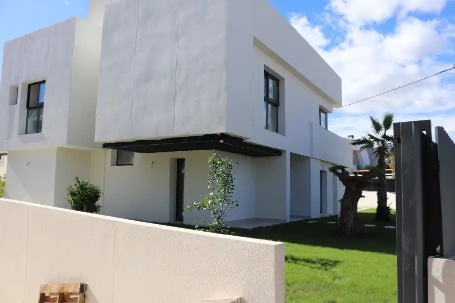 Vista exterior de Casa o chalet en venta en L'Alfàs del Pi con Aire acondicionado, Calefacción y Jardín privado