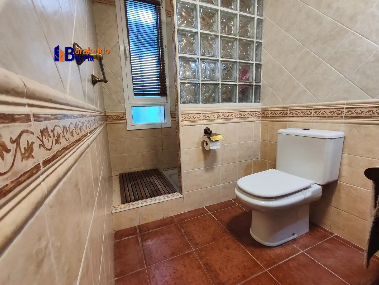Baño de Piso en venta en Sestao  con Amueblado, Horno y Lavadora