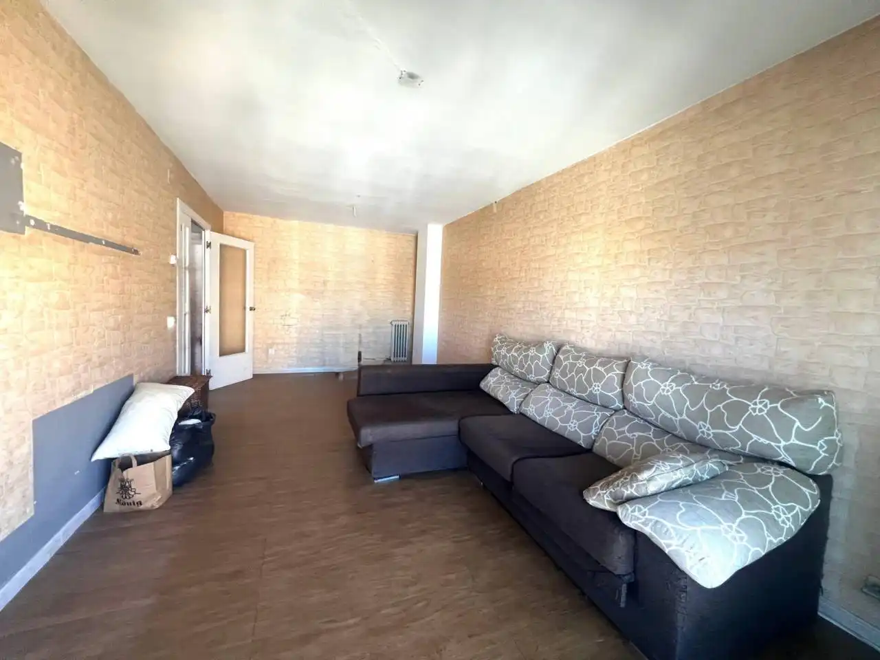 Sala d'estar de Pis en venda en Salt amb Calefacció, Terrassa i Traster