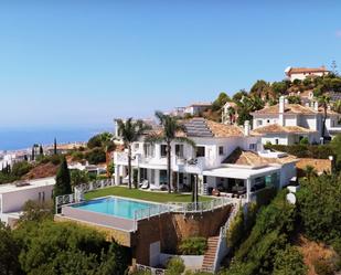 Vista exterior de Casa o xalet de lloguer en Marbella amb Aire condicionat, Jardí privat i Terrassa