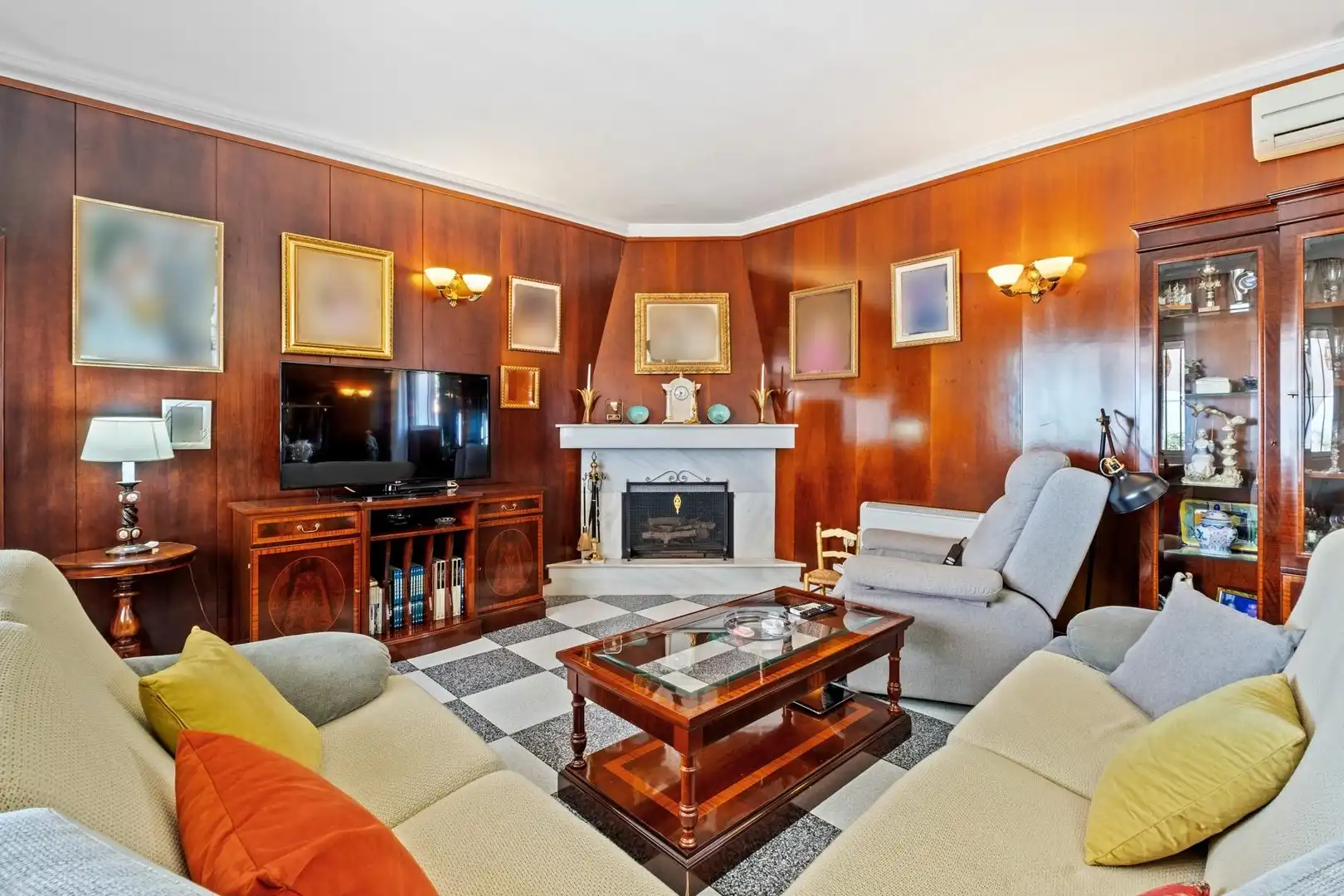 Sala d'estar de Casa o xalet en venda en Alhaurín de la Torre amb Aire condicionat, Calefacció i Jardí privat