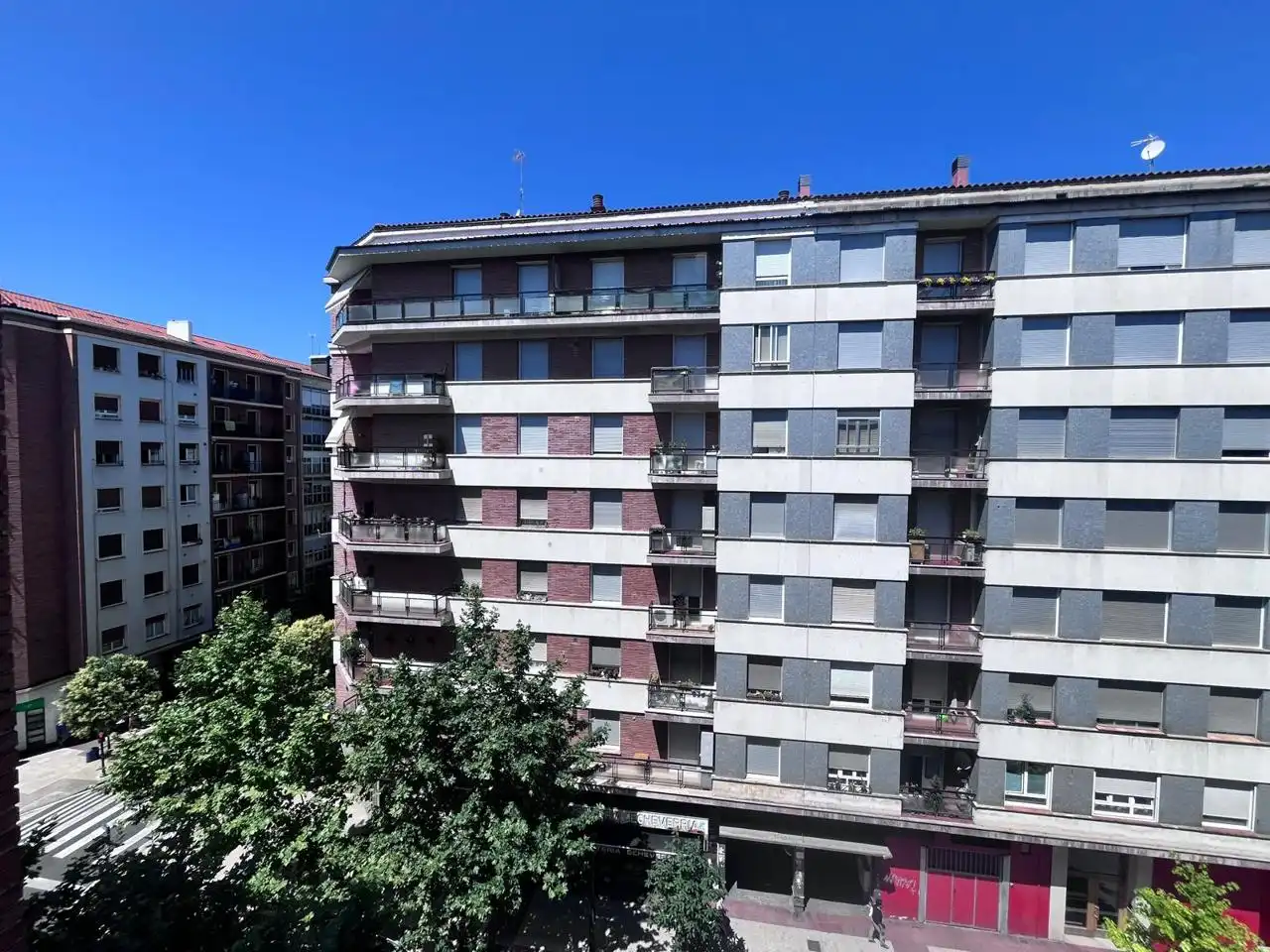 Vista exterior de Pis en venda en Vitoria - Gasteiz amb Calefacció, Parquet i Traster