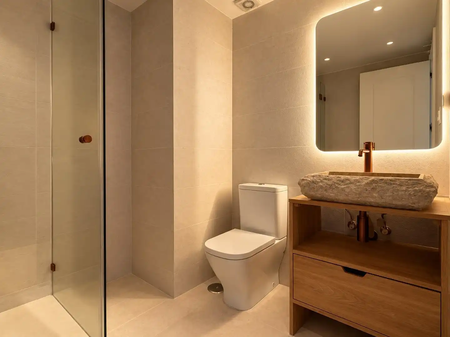 Bathroom of Flat for sale in Barrio de Salamanca