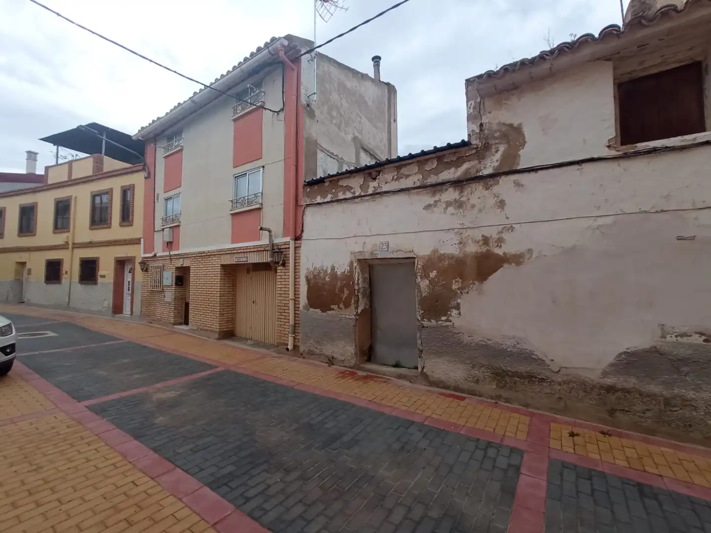 Detached homes for sale in Avenida Cortes de Aragón, 32, Novallas