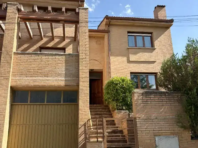 Vista exterior de Casa o xalet en venda en Sigüenza amb Balcó