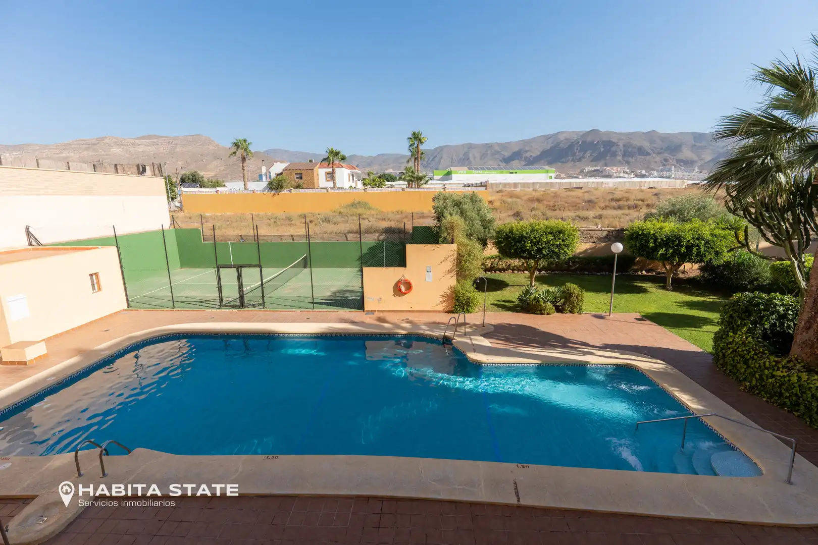 Piscina de Piso en venta en Roquetas de Mar con Aire acondicionado, Amueblado y Balcón