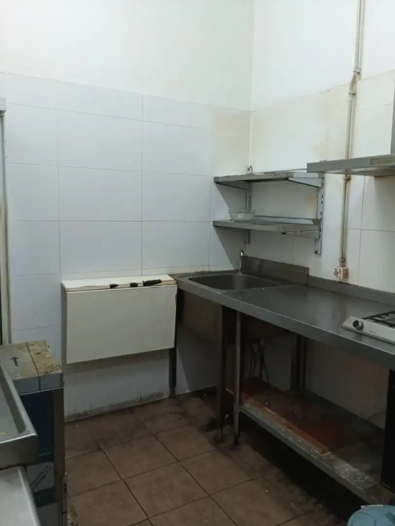 Business premises for transfer in Carrer de Cabestany 12, imagen 16