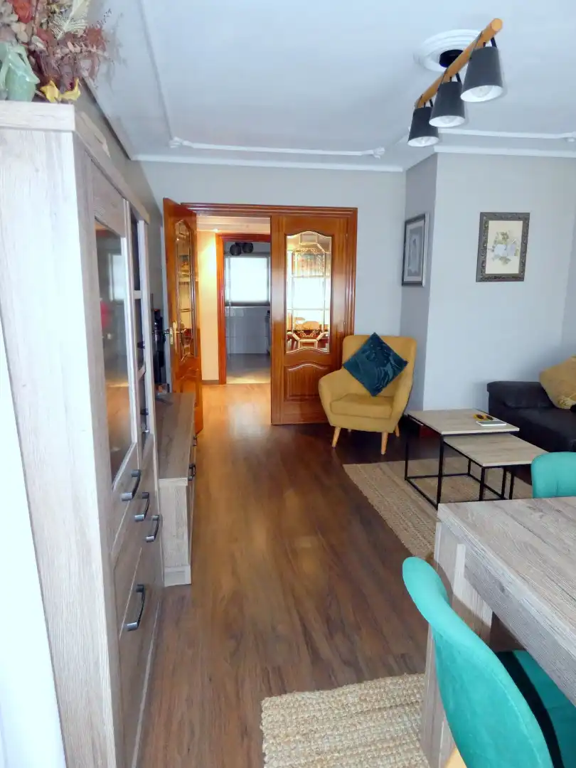 Sala d'estar de Pis en venda en Bilbao  amb Calefacció, Parquet i Terrassa
