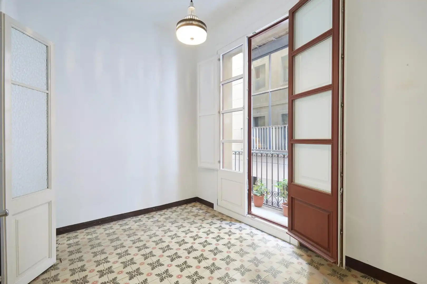 Vista exterior de Piso en venta en Barcelona con Balcón