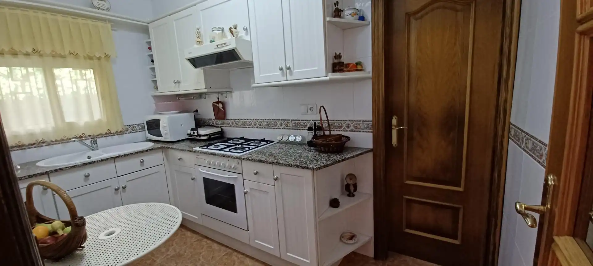 Cuina de Casa o xalet en venda en Cubelles amb Jardí privat