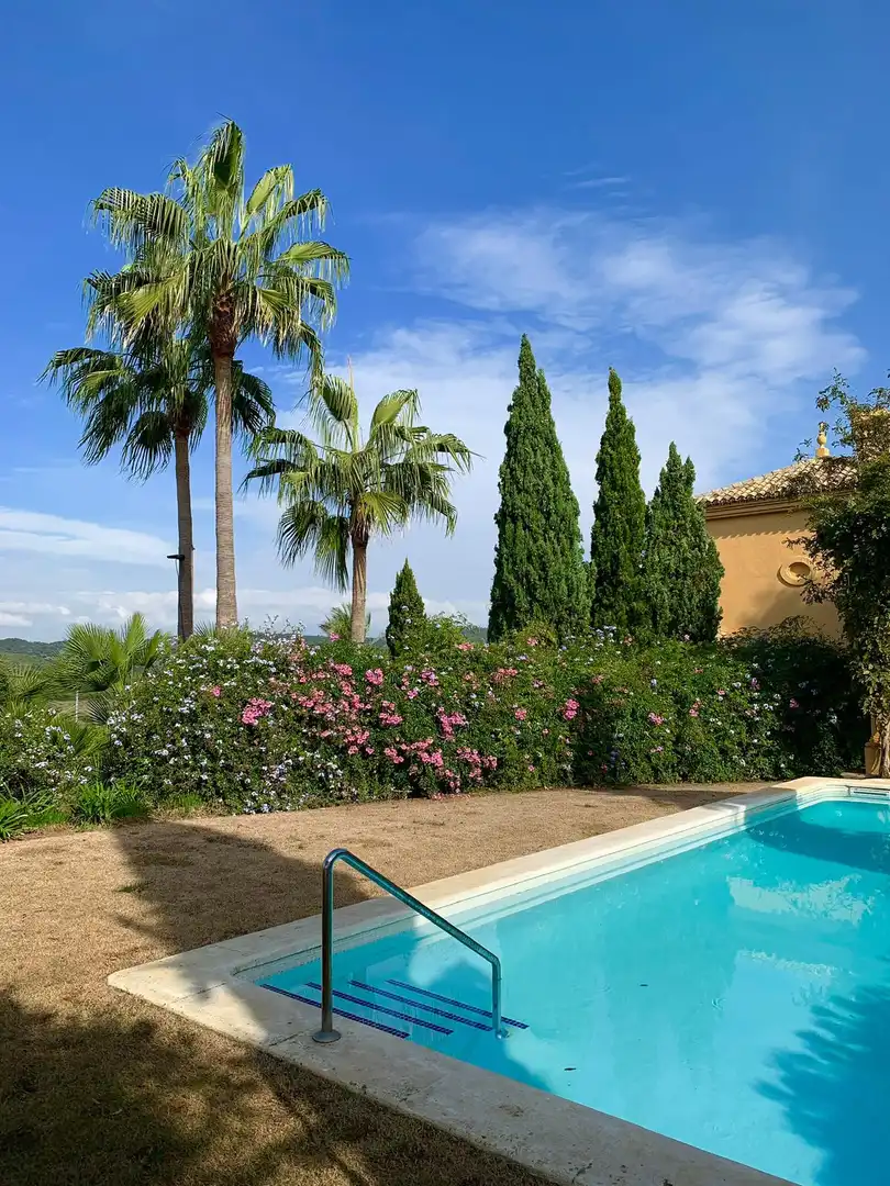 Jardí de Casa adosada en venda en Sotogrande amb Aire condicionat, Calefacció i Jardí privat