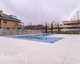 Swimming pool of Flat for sale in Boadilla del Monte  with Air Conditioner, Heating and Private garden