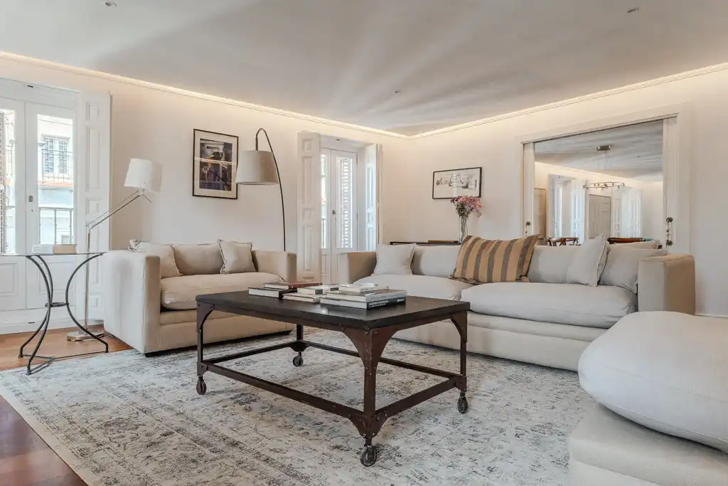 Living room of Flat for rent in Madrid  with Air Conditioner, Heating and Balcony