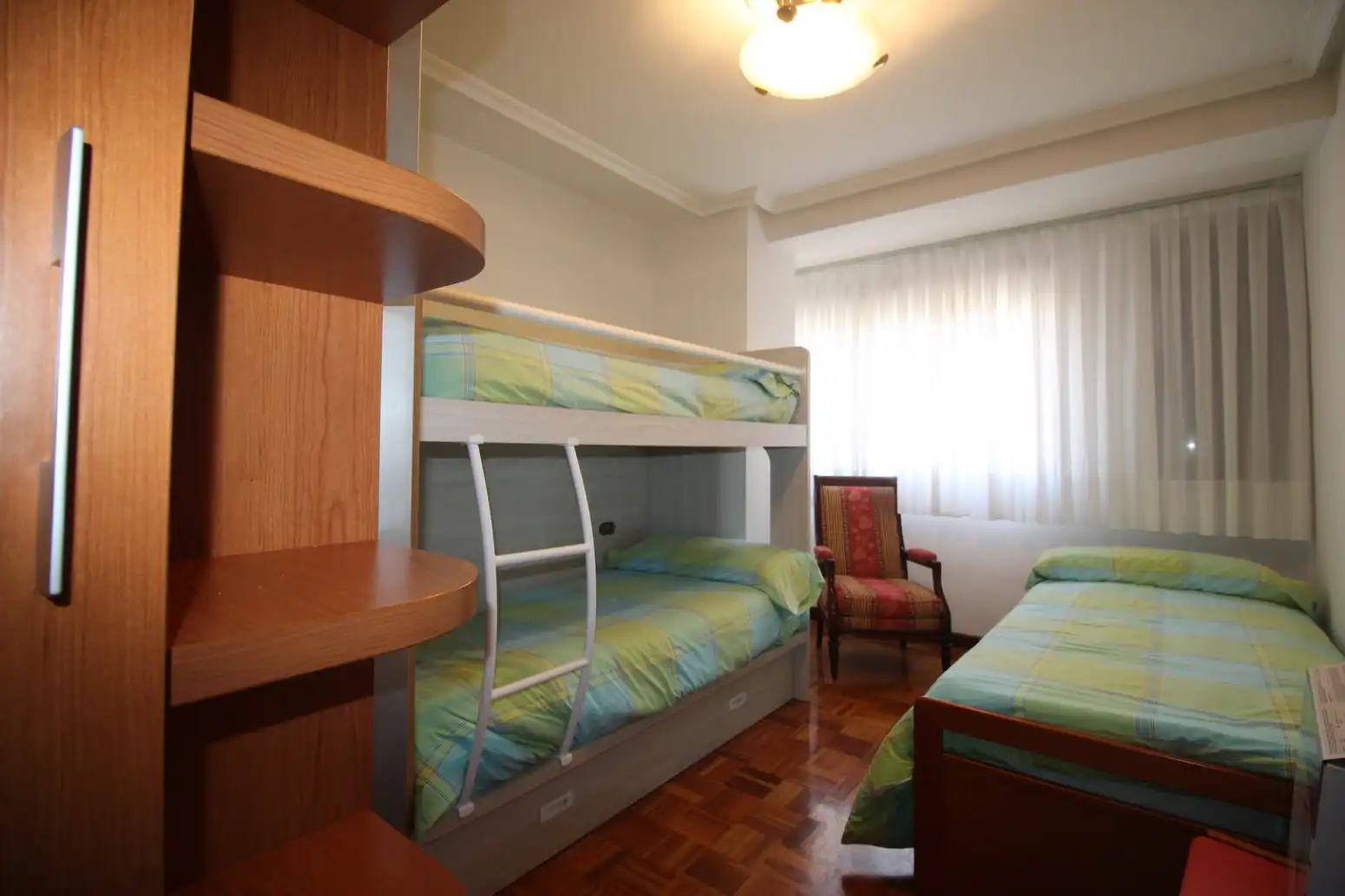 Bedroom of Flat for rent in Gijón   with Heating and Parquet flooring