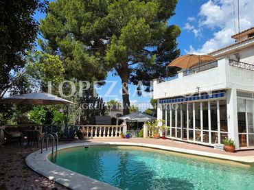 Xalet amb piscina en venda a La Cañada