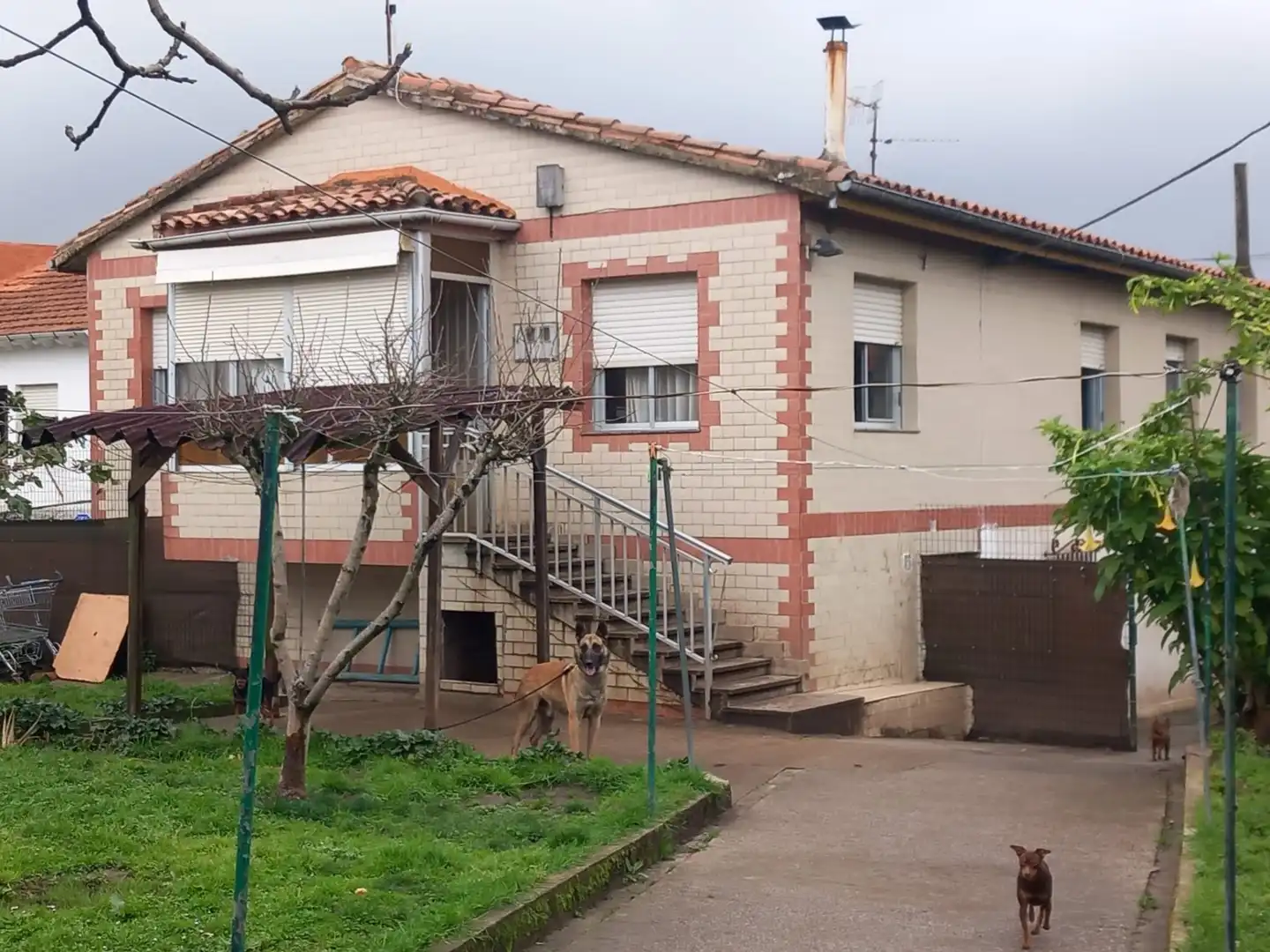 Vista exterior de Casa o chalet en venta en Torrelavega  con Jardín privado, Amueblado y Balcón