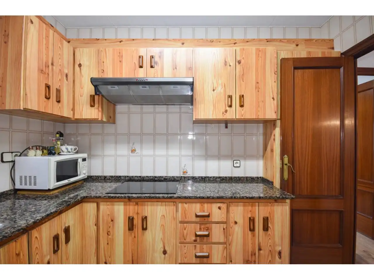 Cocina de Casa o chalet en venta en Santa Perpètua de Mogoda con Aire acondicionado, Calefacción y Jardín privado