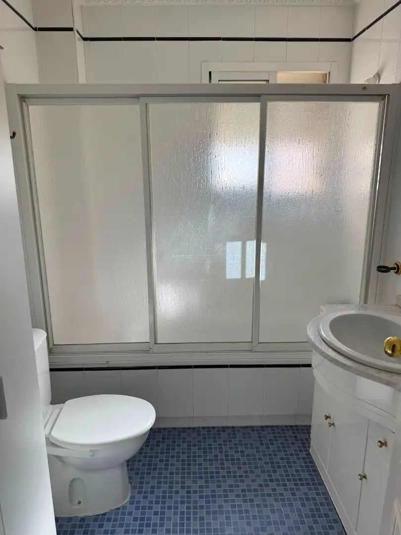 Baño de Piso en venta en Sevilla con Piscina y Balcón