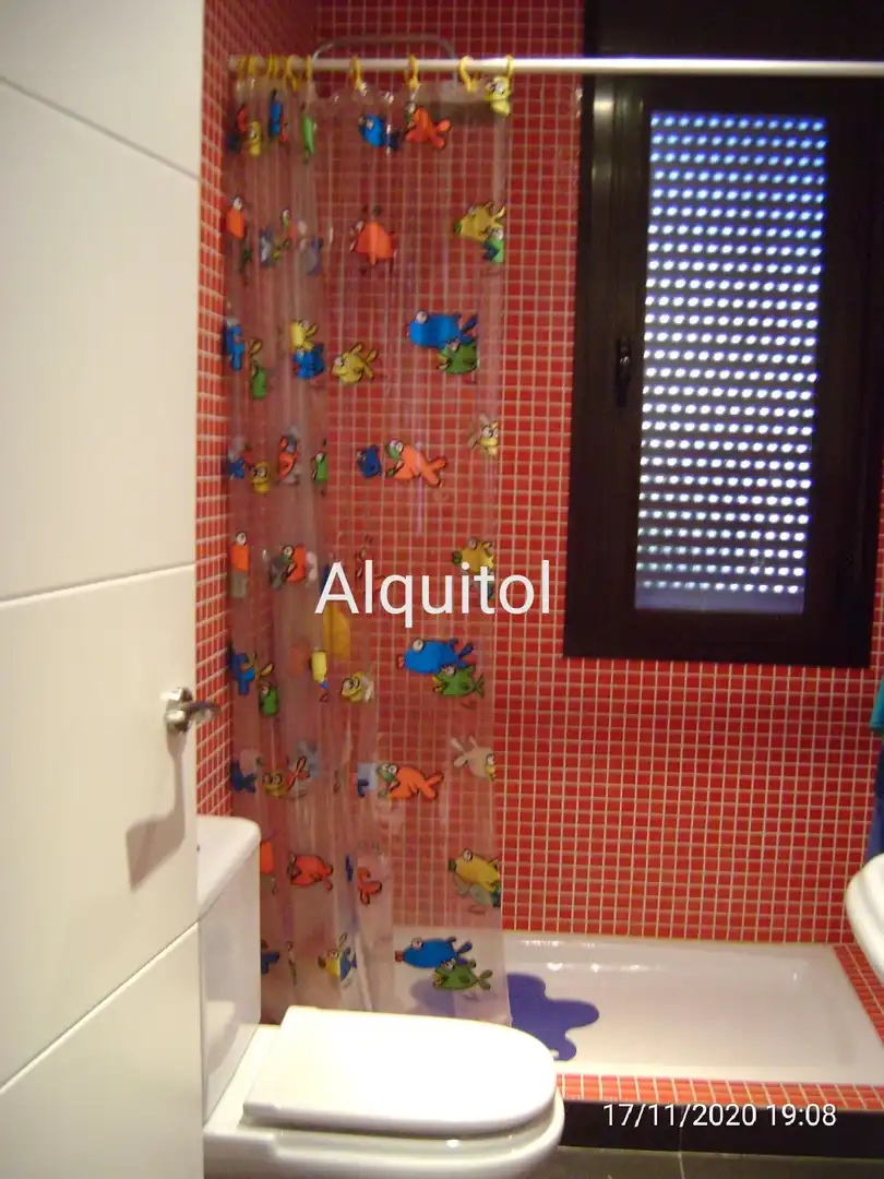 Baño de Casa adosada de alquiler en Cobisa con Calefacción, Jardín privado y Parquet