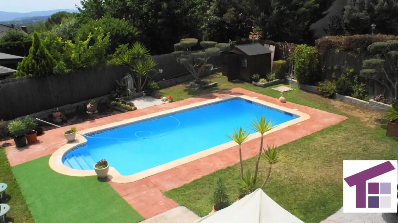 Piscina de Casa o chalet en venta en Bigues i Riells del Fai con Calefacción, Jardín privado y Parquet