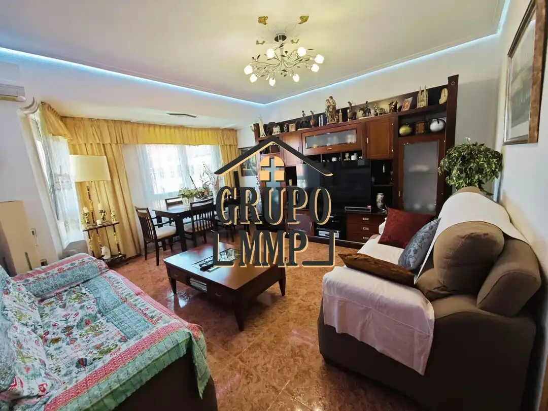 Sala de estar de Ático en venta en Castellón de la Plana / Castelló de la Plana con Aire acondicionado, Calefacción y Amueblado