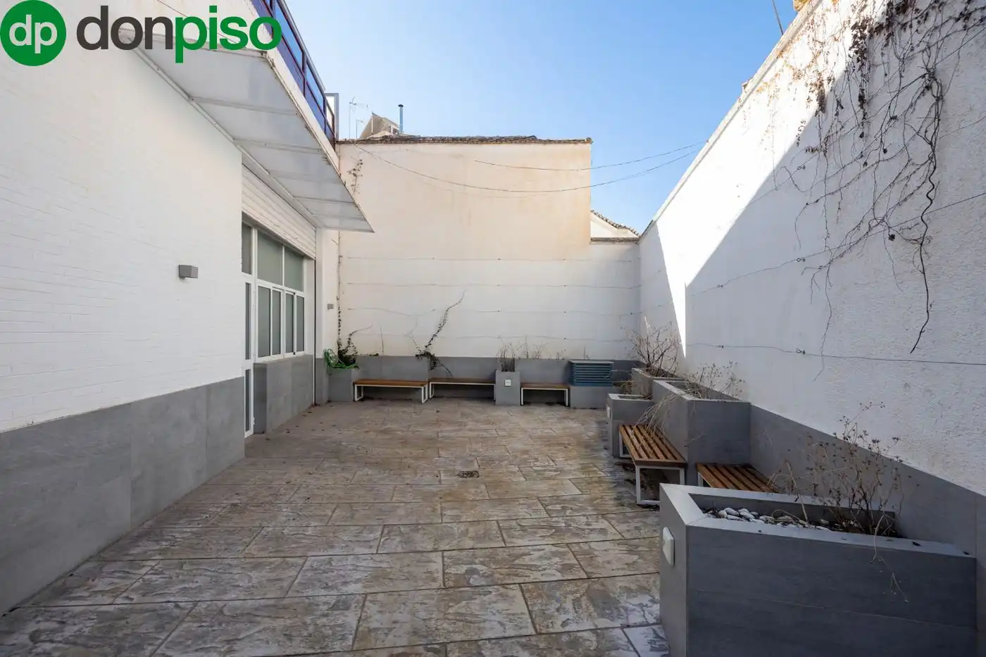 Terrasse von Geschaftsraum zum Verkauf in Granada mit Klimaanlage