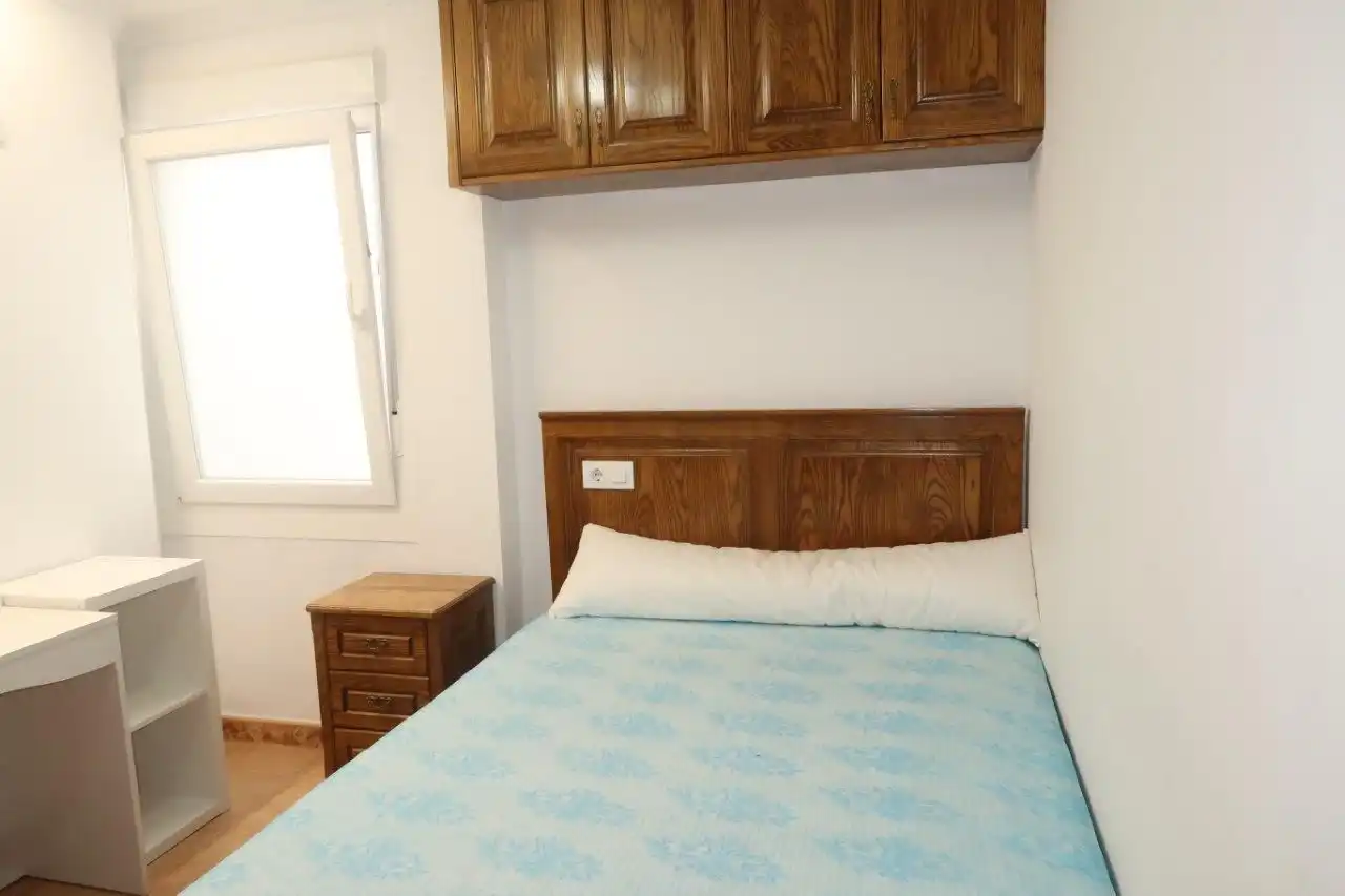 Schlafzimmer von Wohnung zur Miete in A Coruña Capital  mit Heizung und Möbliert