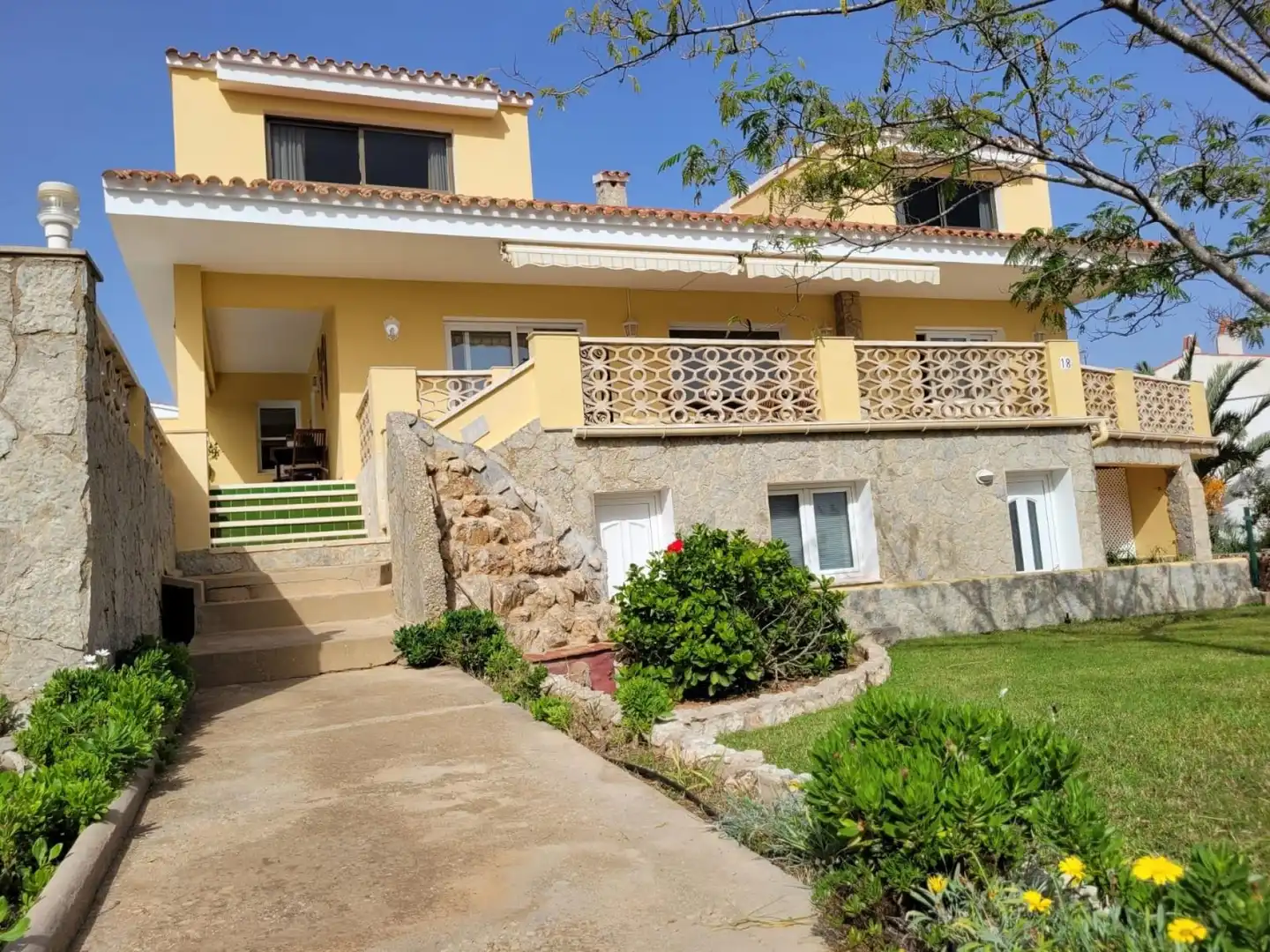 Jardí de Casa o xalet en venda en Es Castell amb Calefacció, Terrassa i Piscina