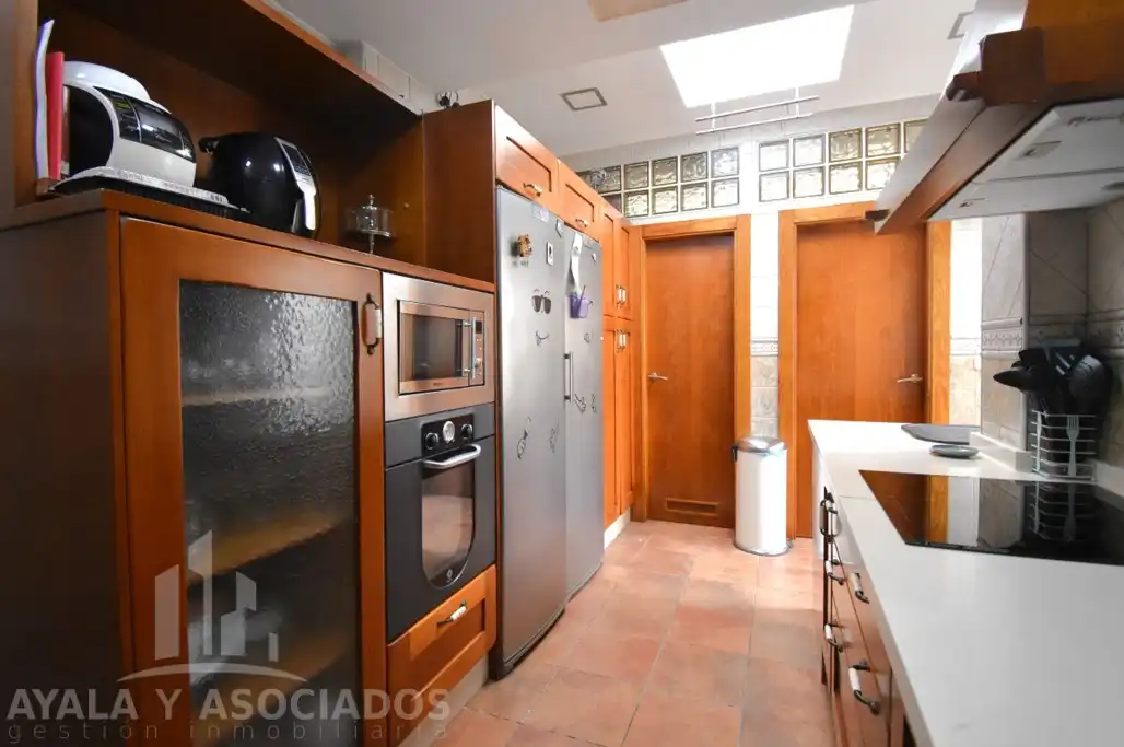 Cuina de Casa o xalet en venda en La Unión amb Aire condicionat, Calefacció i Jardí privat