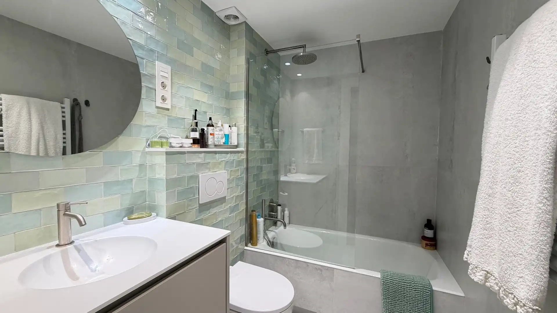 Bathroom of Flat for sale in Getxo   with Heating and Storage room