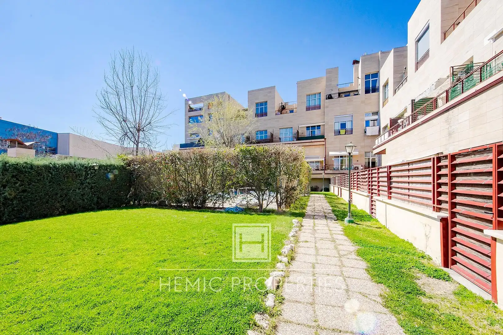 Außenansicht von Dachboden zum Verkauf in Tres Cantos mit Klimaanlage, Privatgarten und Terrasse