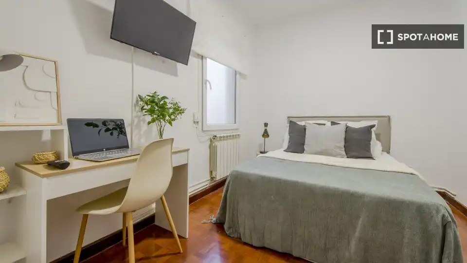 Room in Ciudad Jardín