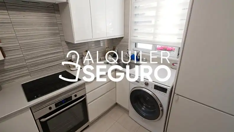 Cuina de Pis de lloguer en Madrid amb Aire condicionat