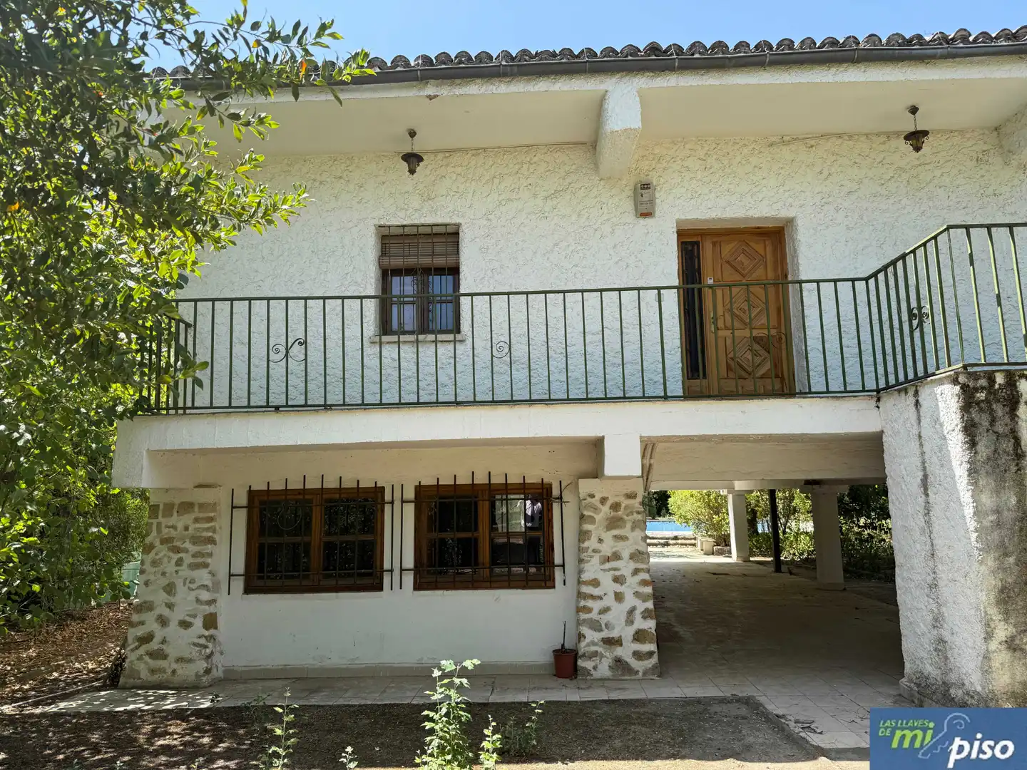 Vista exterior de Casa o xalet en venda en Cubillas de Santa Marta amb Jardí privat, Terrassa i Traster