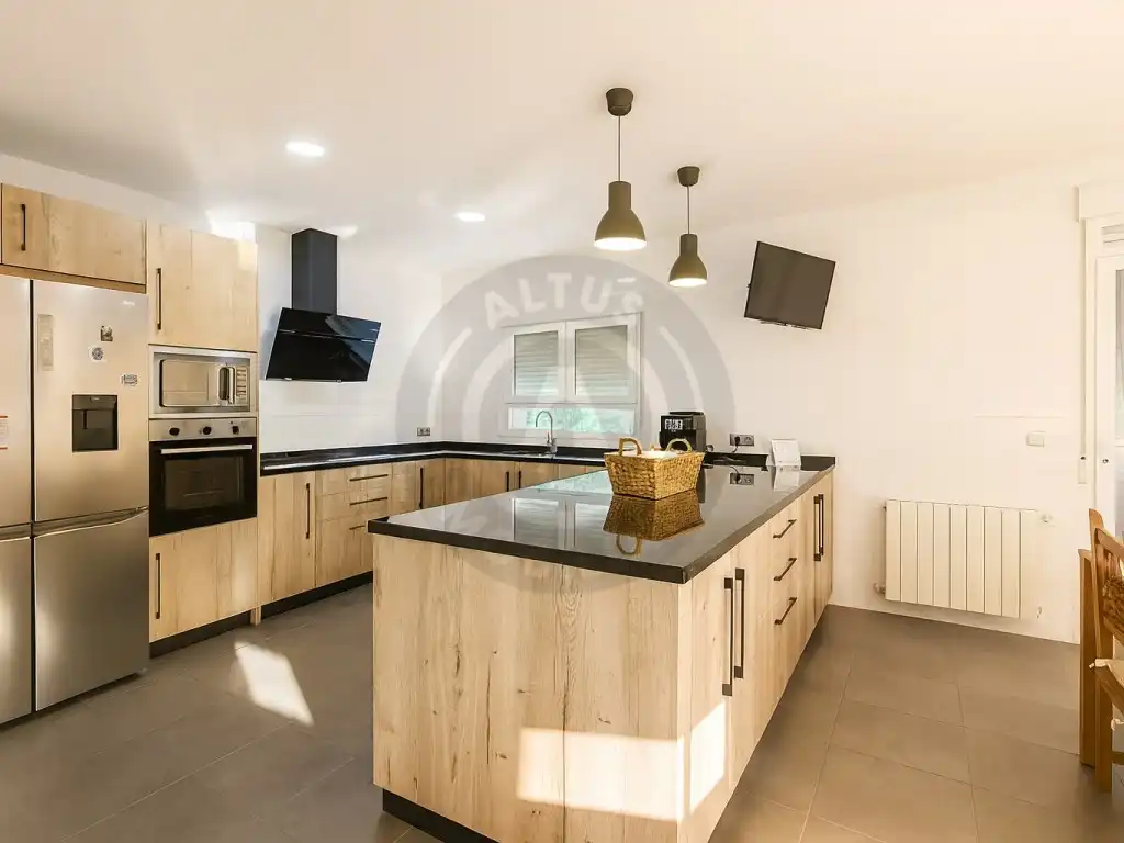 Kitchen of Houses for sale in Cáceres  with Swimming Pool, Oven and Washing machine