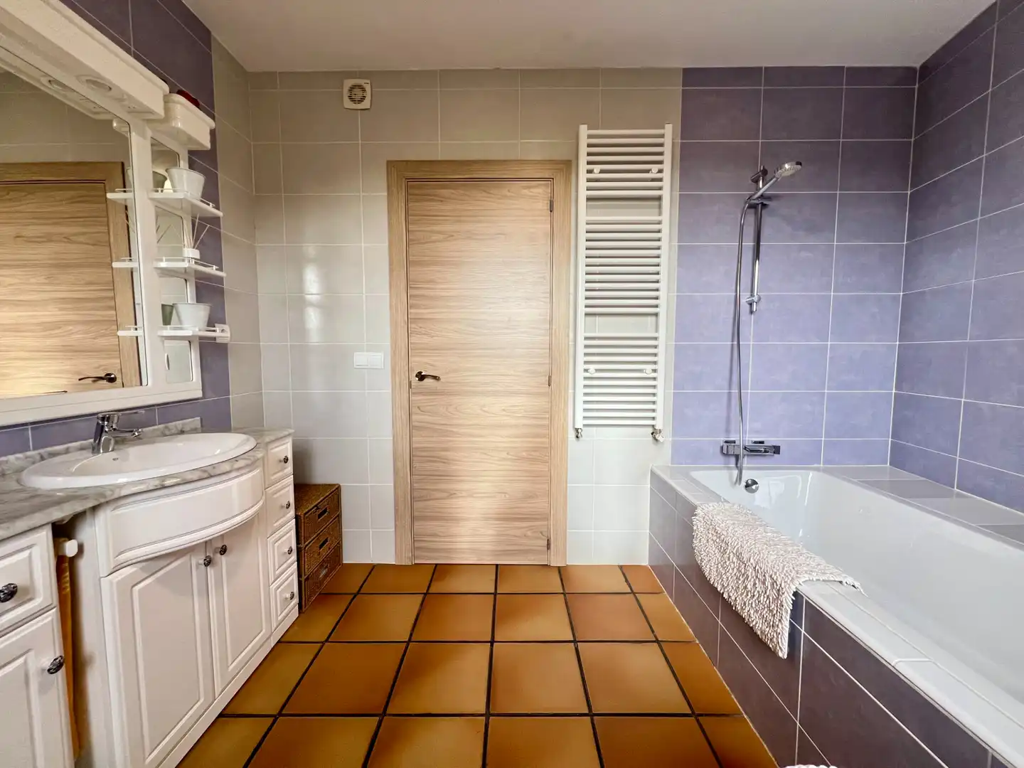 Baño de Casa o chalet en venta en Ayerbe con Calefacción, Terraza y Amueblado